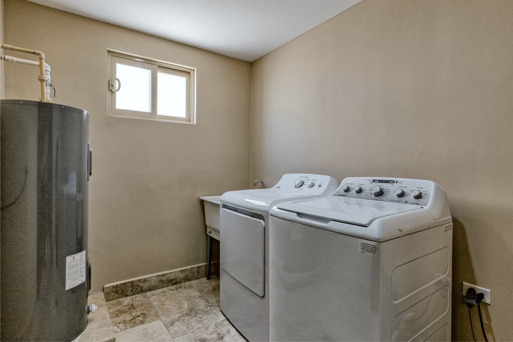 Islas Conchilla 6E-1 Laundry Room
