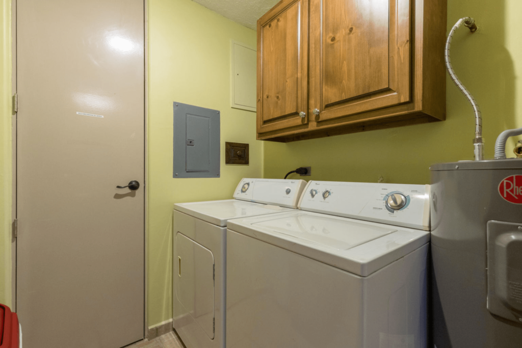 Bella Sirena E-403 Laundry Room