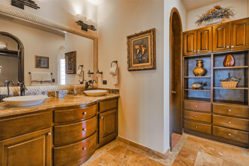 Casa Blanca Villa 9 - Master Bedroom 2 Bathroom